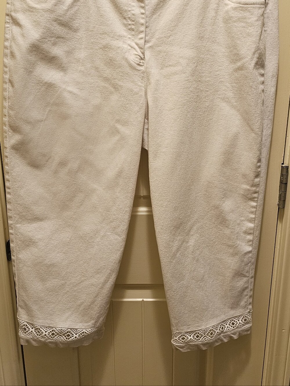 Ruby Rd. Women's White Cropped Pants with Lace Trim. 18W